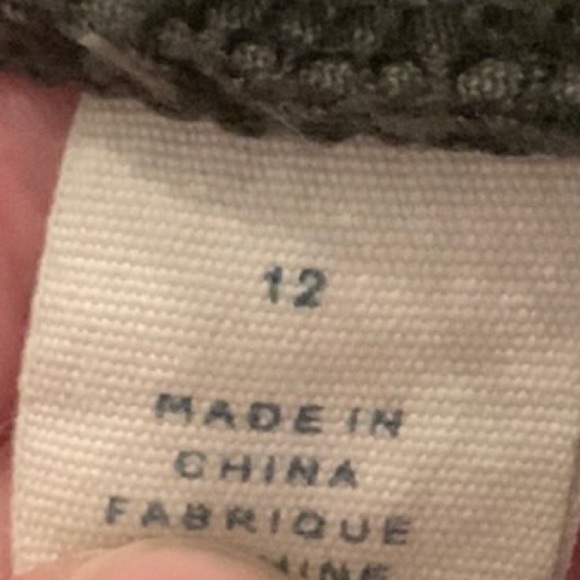 Green Cargo Shorts with Relaxed Fit and Belt Loops - Picture 3 of 4